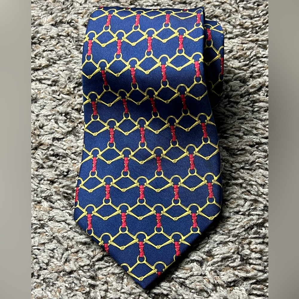 Hermes Elegant Navy and Red Patterned Tie